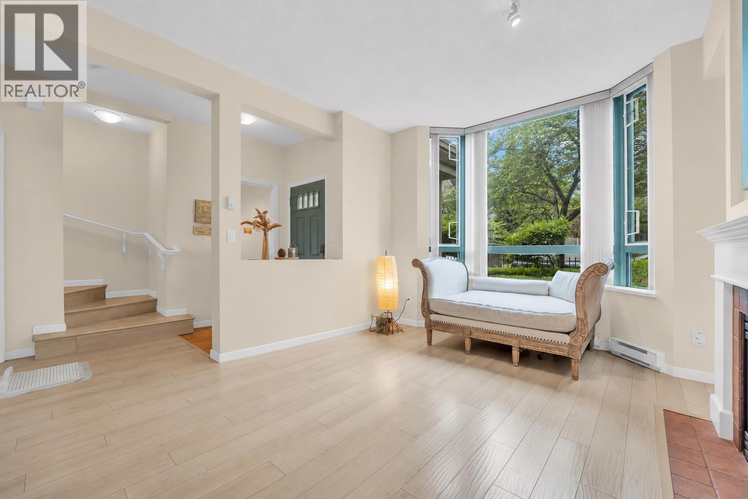 2 6611 Southoaks Crescent, Burnaby, British Columbia  V5E 4L5 - Photo 5 - R3121193