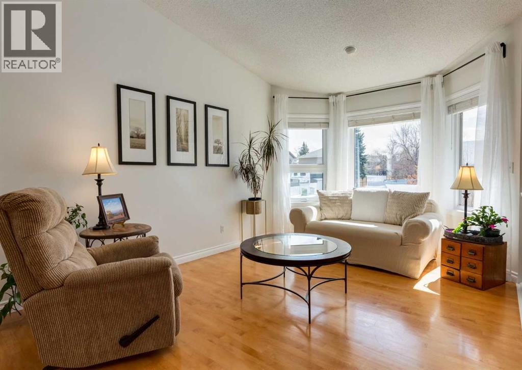 109 Sundown Place Se, Calgary, Alberta  T2X 3B7 - Photo 3 - A2300285