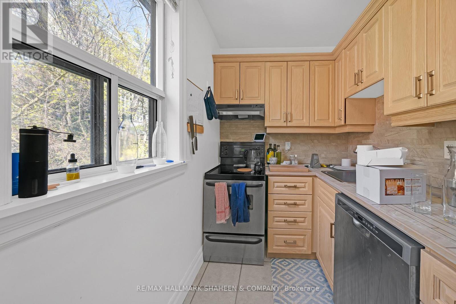2 - 12 Foxbar Road, Toronto (Yonge-St. Clair), Ontario  M4V 2G6 - Photo 12 - C13100028