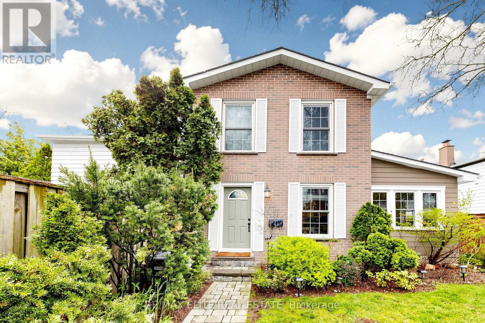 74 LILLOOET CRESCENT, Richmond Hill, Ontario