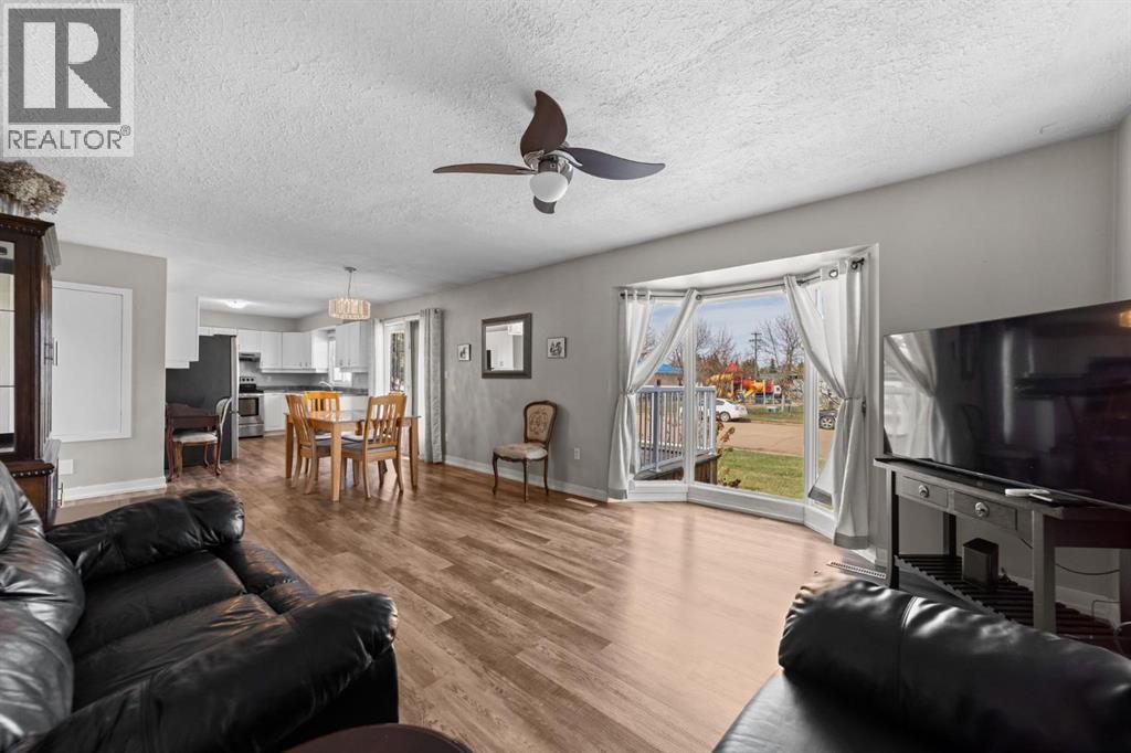 5705 48 Avenue, Stettler, Alberta  T0C 2L2 - Photo 11 - A2308105