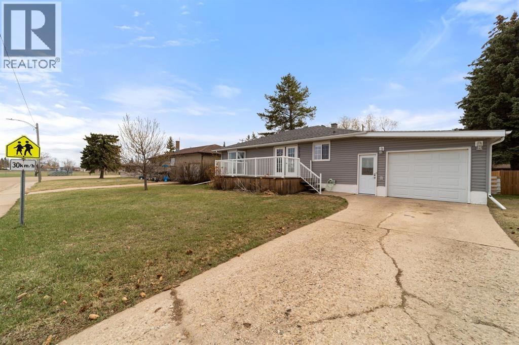 5705 48 Avenue, Stettler, Alberta  T0C 2L2 - Photo 2 - A2308105