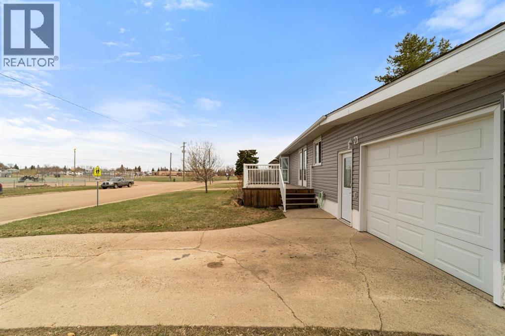 5705 48 Avenue, Stettler, Alberta  T0C 2L2 - Photo 3 - A2308105