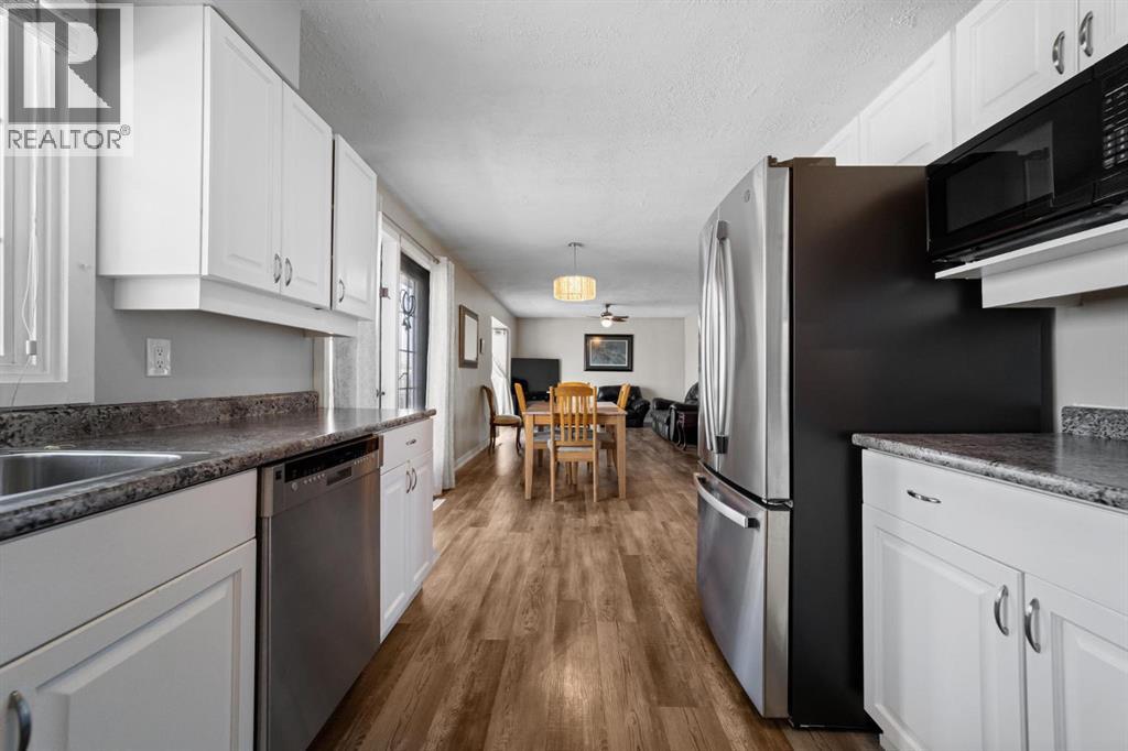 5705 48 Avenue, Stettler, Alberta  T0C 2L2 - Photo 6 - A2308105