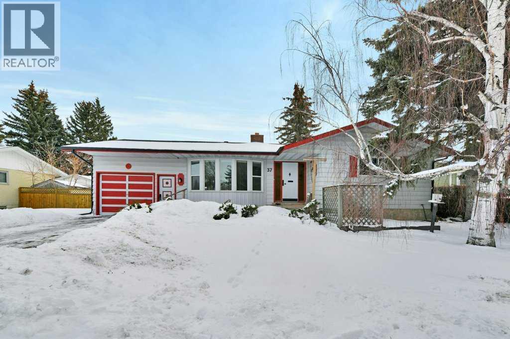 37 Wilson Crescent, Red Deer, Alberta  T4N 5V6 - Photo 2 - A2294056