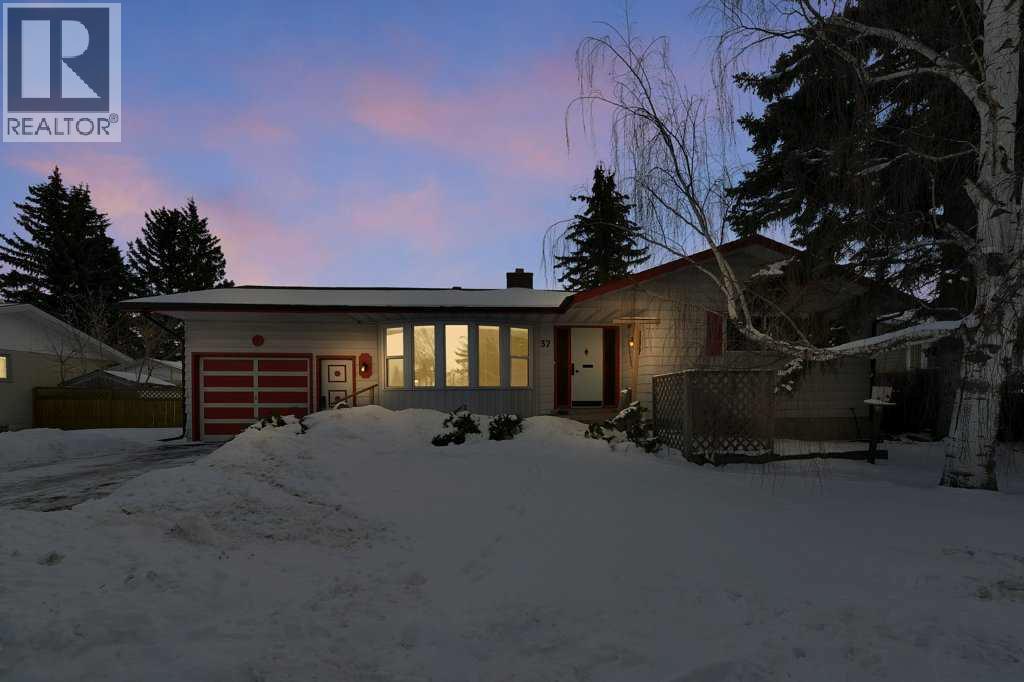 37 Wilson Crescent, Red Deer, Alberta  T4N 5V6 - Photo 3 - A2294056