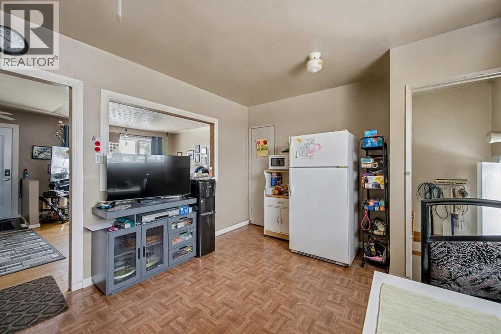 2428 46 Street SE, Calgary, Alberta  T2B 1K9 - Photo 9 - A2302790