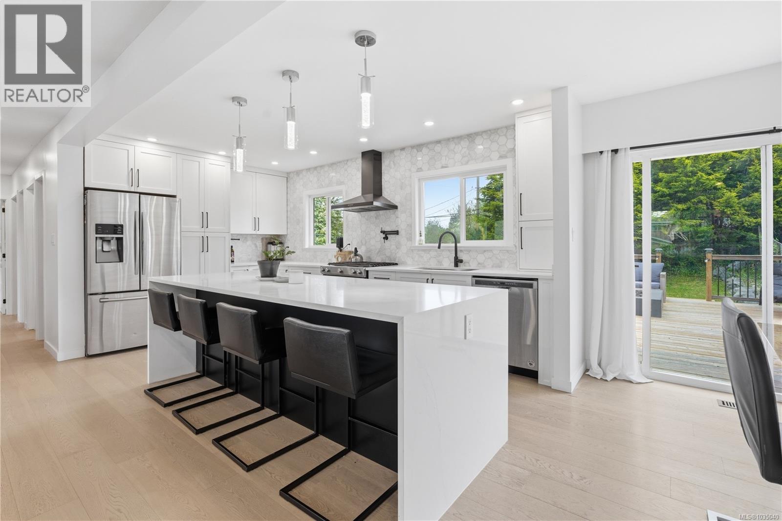 4261 Carey Rd, Saanich, British Columbia  V8Z 4H1 - Photo 1 - 1035040