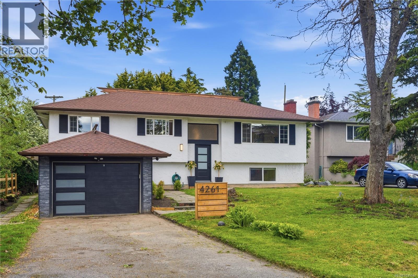 4261 Carey Rd, Saanich, British Columbia  V8Z 4H1 - Photo 2 - 1035040