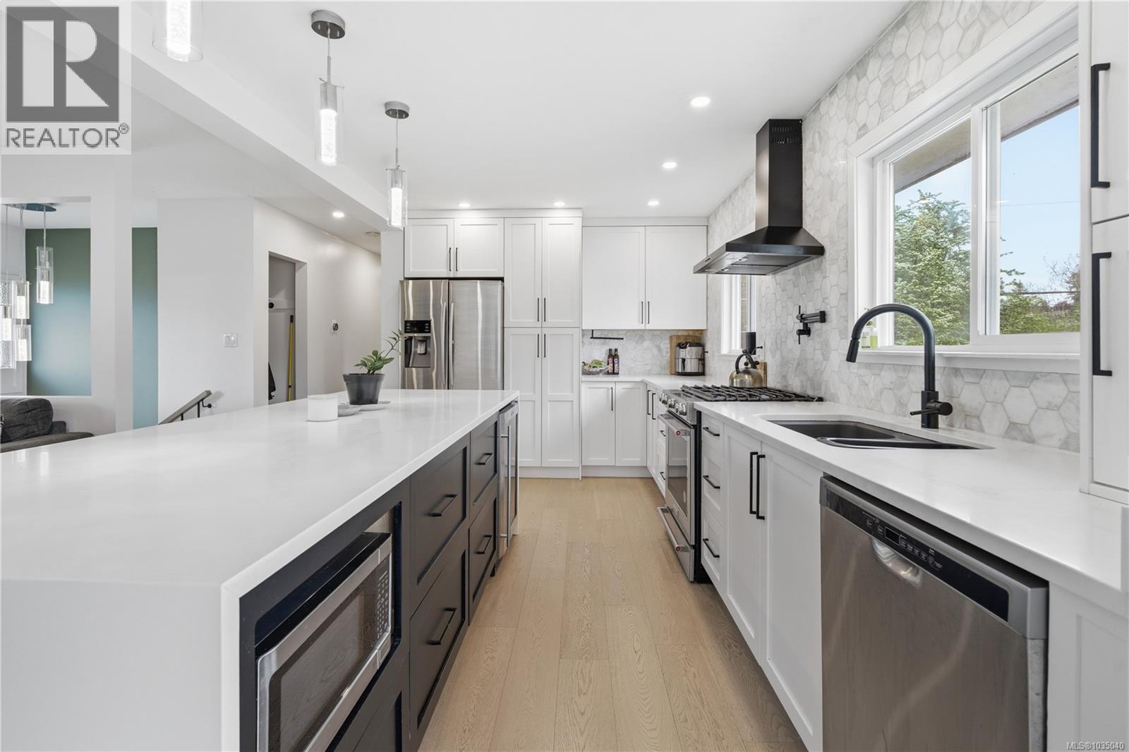 4261 Carey Rd, Saanich, British Columbia  V8Z 4H1 - Photo 9 - 1035040