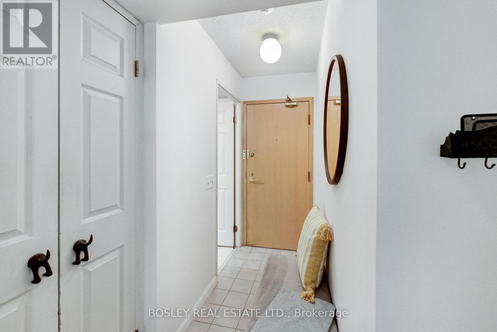 209 - 24 Wellesley Street W, Toronto, Ontario  M4Y 2X6 - Photo 2 - C13100098