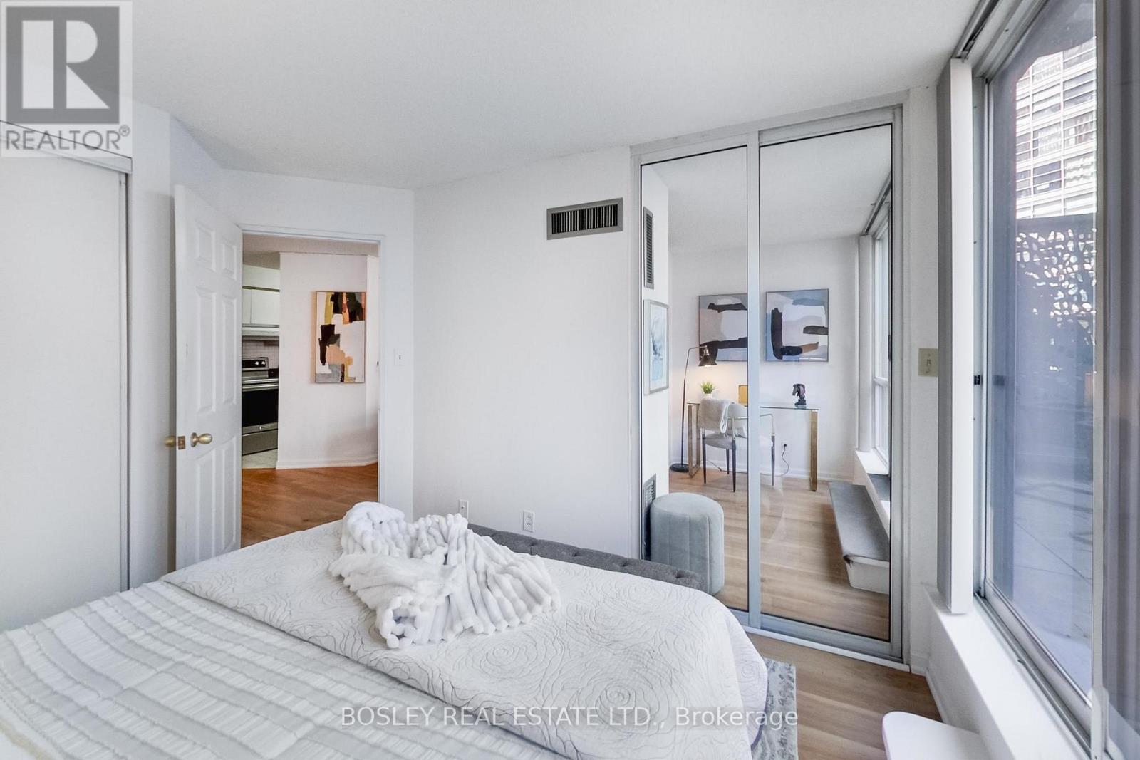 209 - 24 Wellesley Street W, Toronto, Ontario  M4Y 2X6 - Photo 23 - C13100098