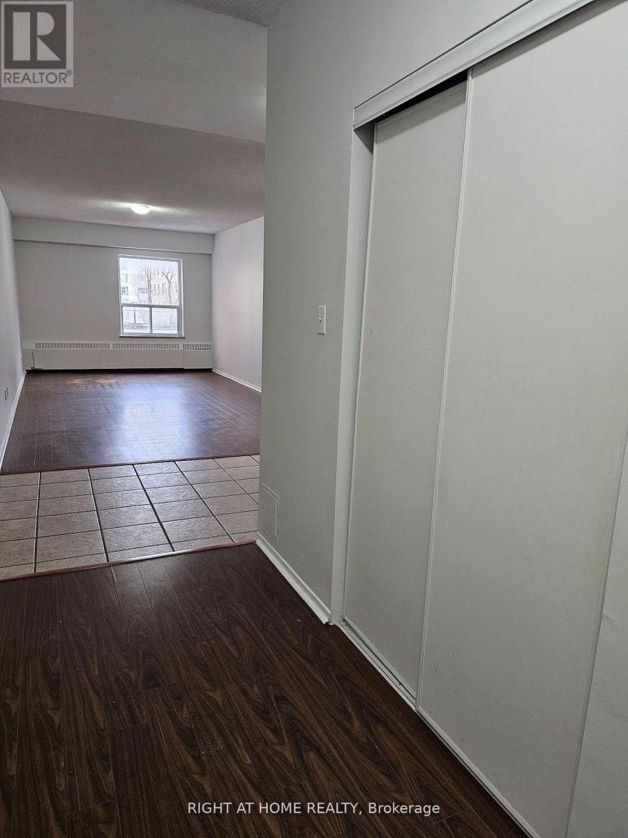 307 - 1801 Eglinton Avenue W, Toronto (Oakwood Village), Ontario  M6E 2H7 - Photo 17 - C13100106