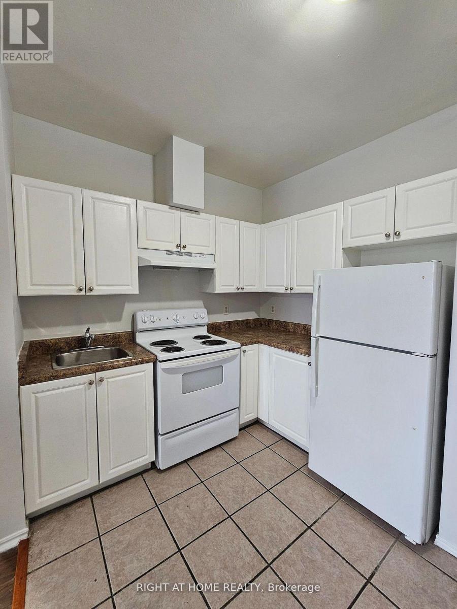 307 - 1801 Eglinton Avenue W, Toronto (Oakwood Village), Ontario  M6E 2H7 - Photo 2 - C13100106