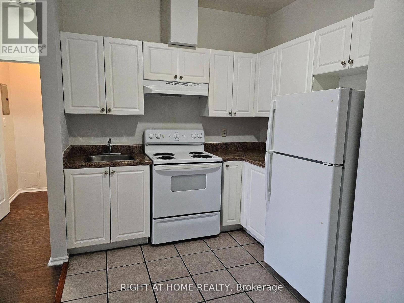 307 - 1801 Eglinton Avenue W, Toronto (Oakwood Village), Ontario  M6E 2H7 - Photo 3 - C13100106