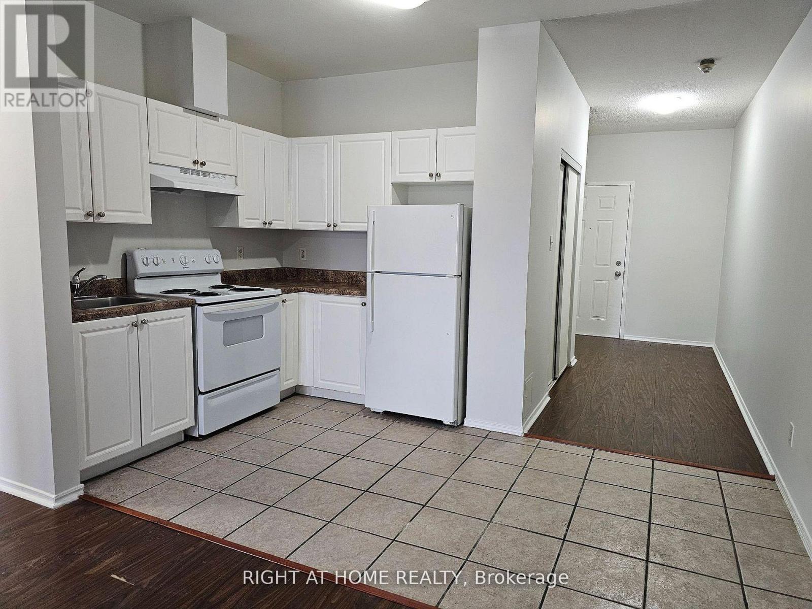 307 - 1801 Eglinton Avenue W, Toronto (Oakwood Village), Ontario  M6E 2H7 - Photo 4 - C13100106