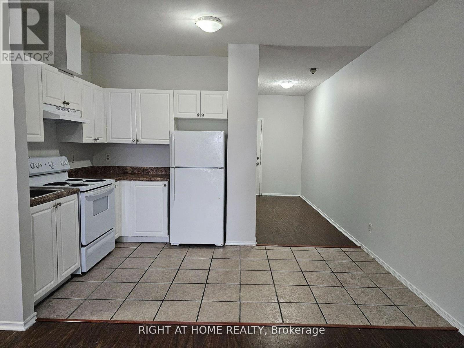 307 - 1801 Eglinton Avenue W, Toronto (Oakwood Village), Ontario  M6E 2H7 - Photo 5 - C13100106