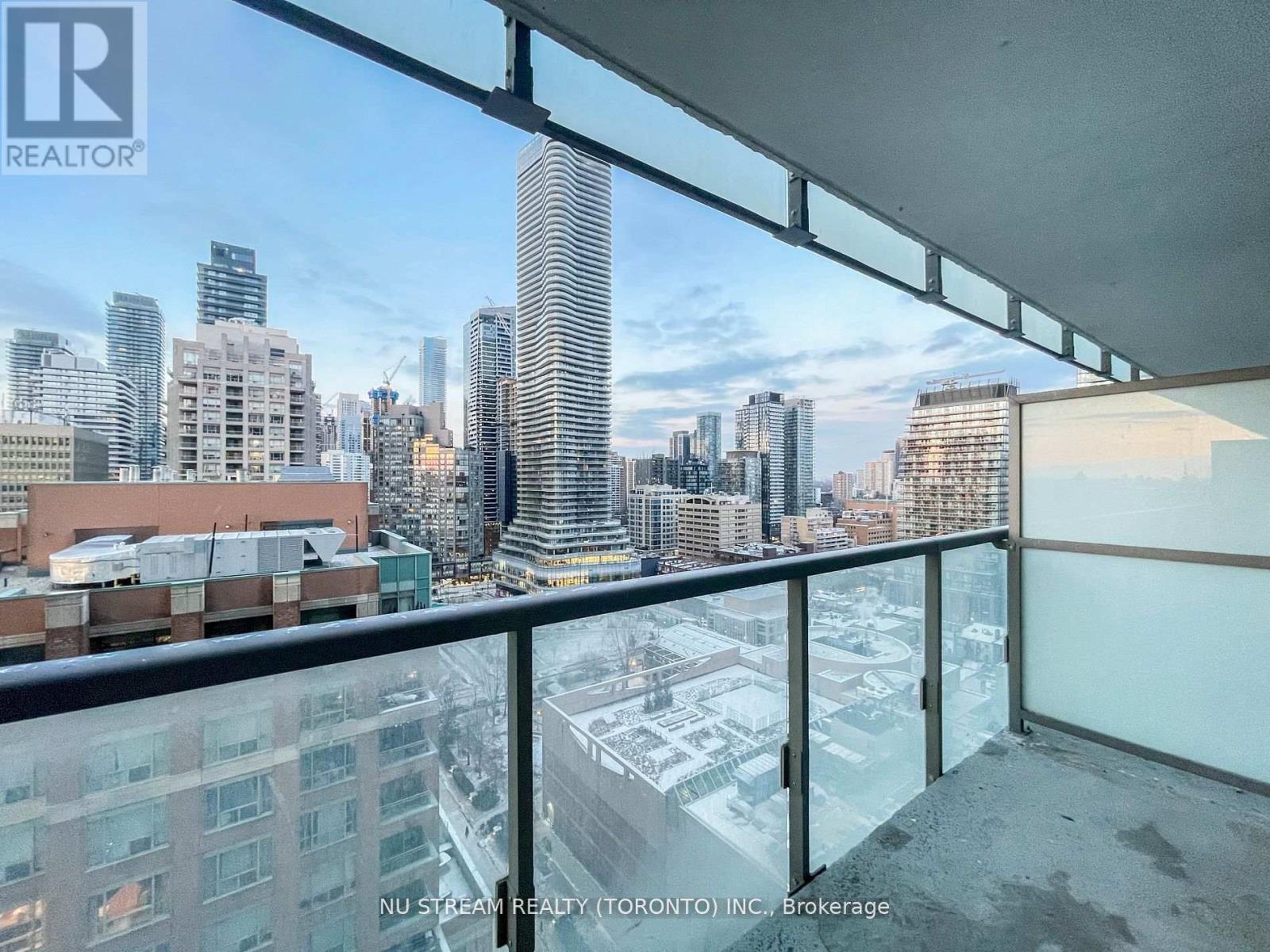 1806 - 37 Grosvenor Street, Toronto, Ontario  M4Y 3G5 - Photo 1 - C13100116