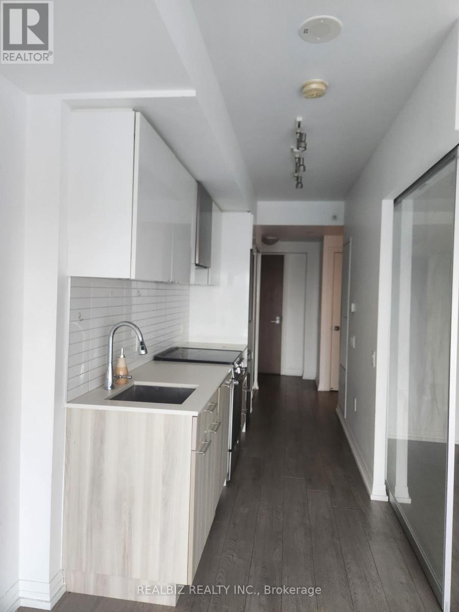 2401 - 251 Jarvis Street, Toronto (Moss Park), Ontario  M5B 0C3 - Photo 3 - C13100120