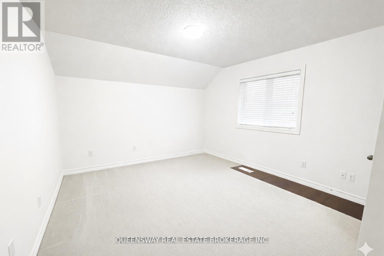 1-271 Ryerson Crescent, Oshawa, Ontario  L1G 8B7 - Photo 3 - E13100092