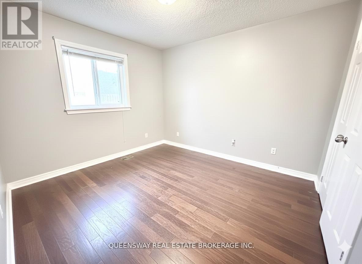 1-271 Ryerson Crescent, Oshawa, Ontario  L1G 8B7 - Photo 4 - E13100092