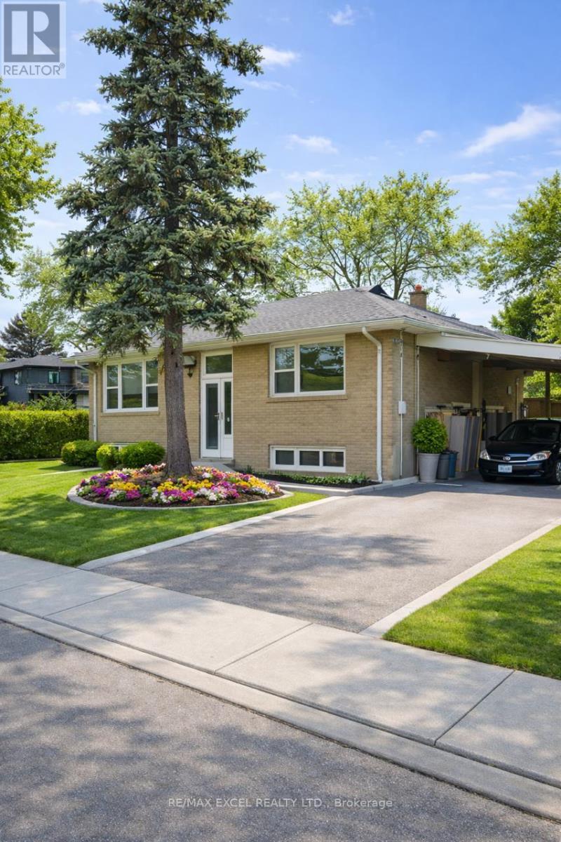 2 CHARLEMONT CRESCENT, Toronto, Ontario