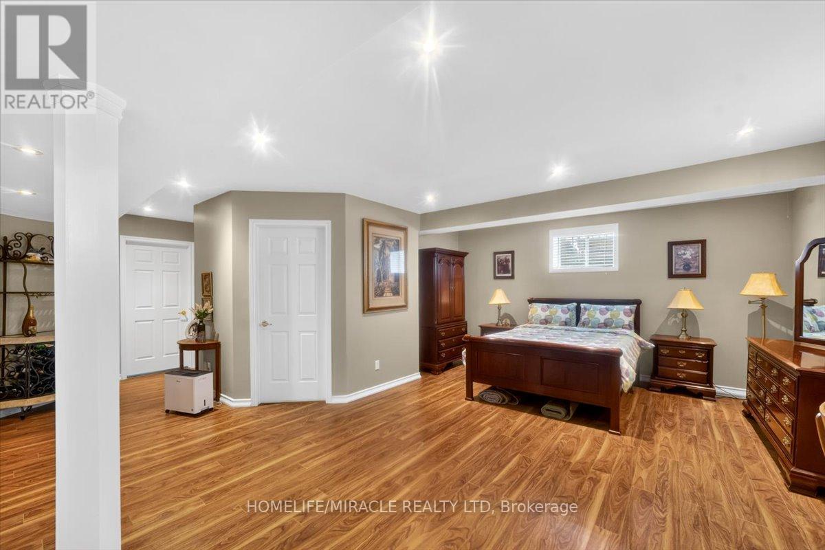 12 Broadpoint Street, Wasaga Beach, Ontario  L9Z 3B8 - Photo 35 - S13100114