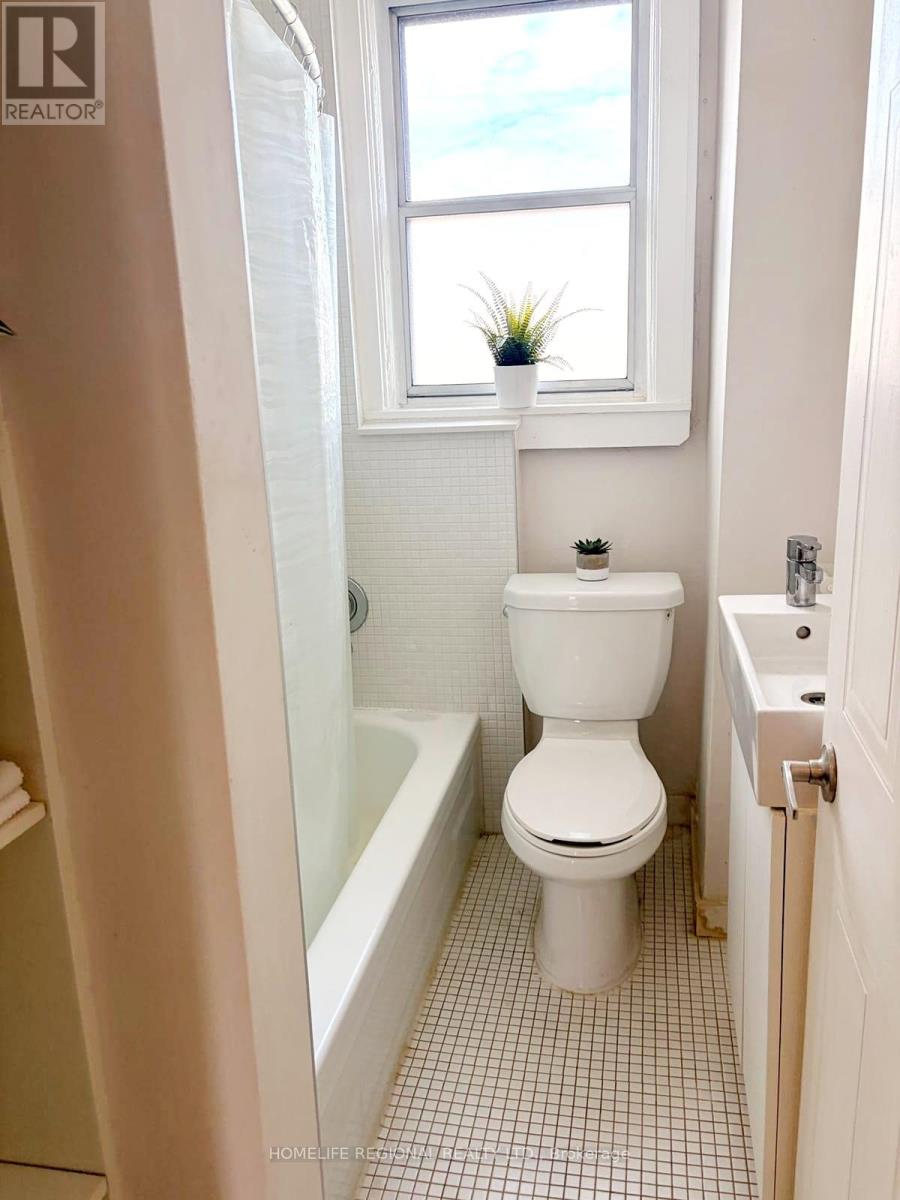 2378 St Clair Avenue W, Toronto, Ontario  M6N 1K8 - Photo 33 - W12993584