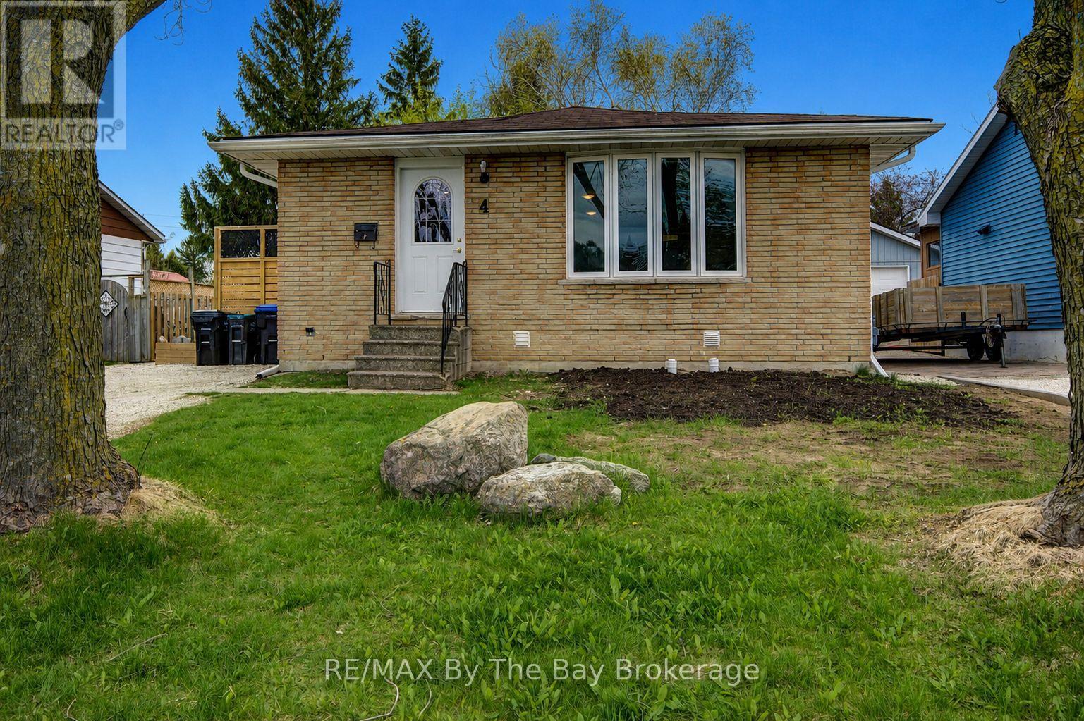 4 WATTS CRESCENT, collingwood, Ontario