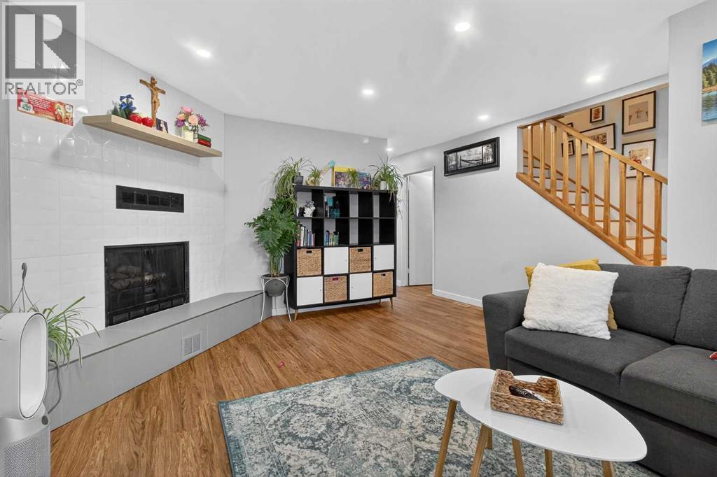 1451 Berkley Drive Nw, Calgary, Alberta  T3K 1T6 - Photo 7 - A2273015