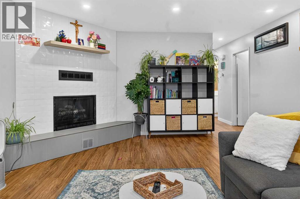 1451 Berkley Drive Nw, Calgary, Alberta  T3K 1T6 - Photo 8 - A2273015