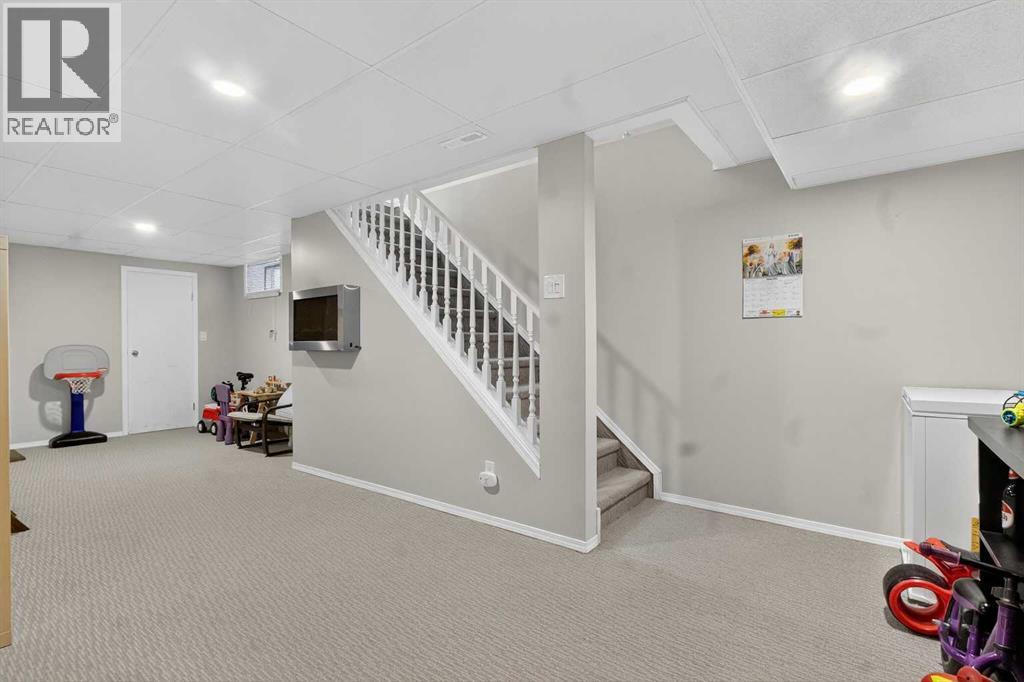 1451 Berkley Drive Nw, Calgary, Alberta  T3K 1T6 - Photo 29 - A2273015