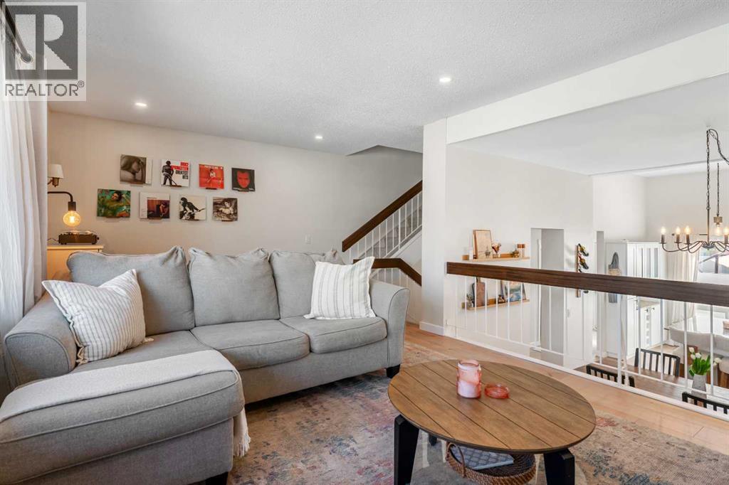 114 Brae Glen Lane Sw, Calgary, Alberta  T2W 1B6 - Photo 5 - A2308815