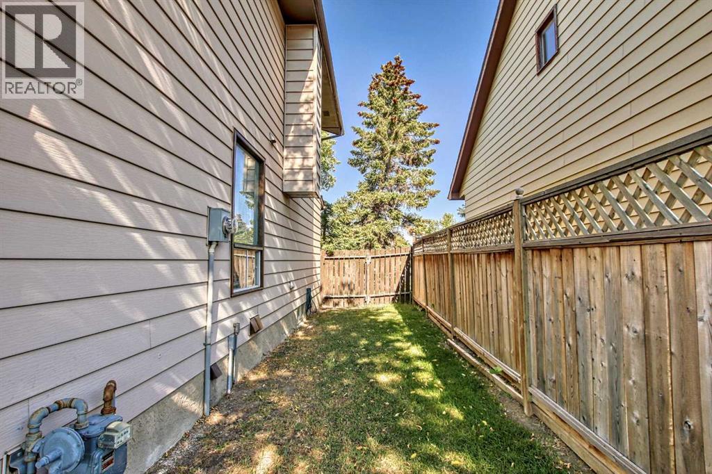 1451 Berkley Drive Nw, Calgary, Alberta  T3K 1T6 - Photo 43 - A2273015