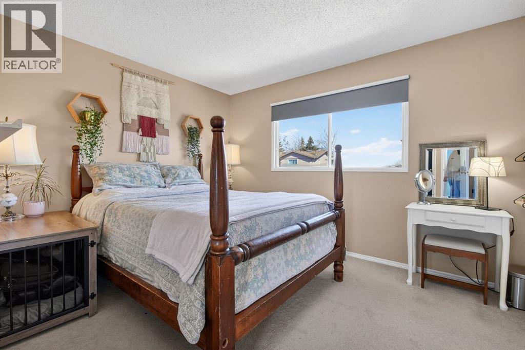 161 Midbend Place Se, Calgary, Alberta  T2X 2K1 - Photo 7 - A2304292
