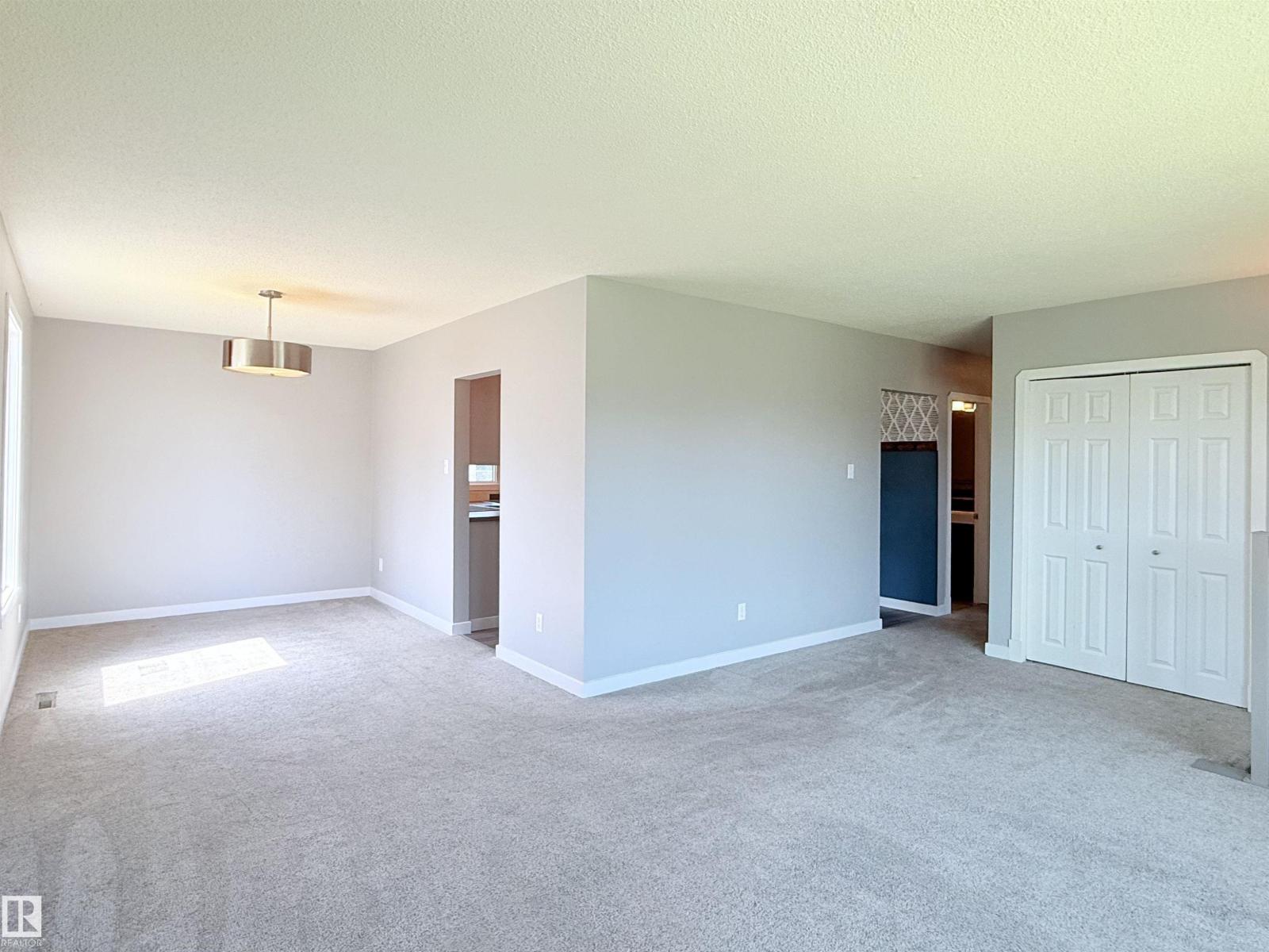 3912 108 St Nw, Edmonton, Alberta  T6J 1B9 - Photo 4 - E4486435