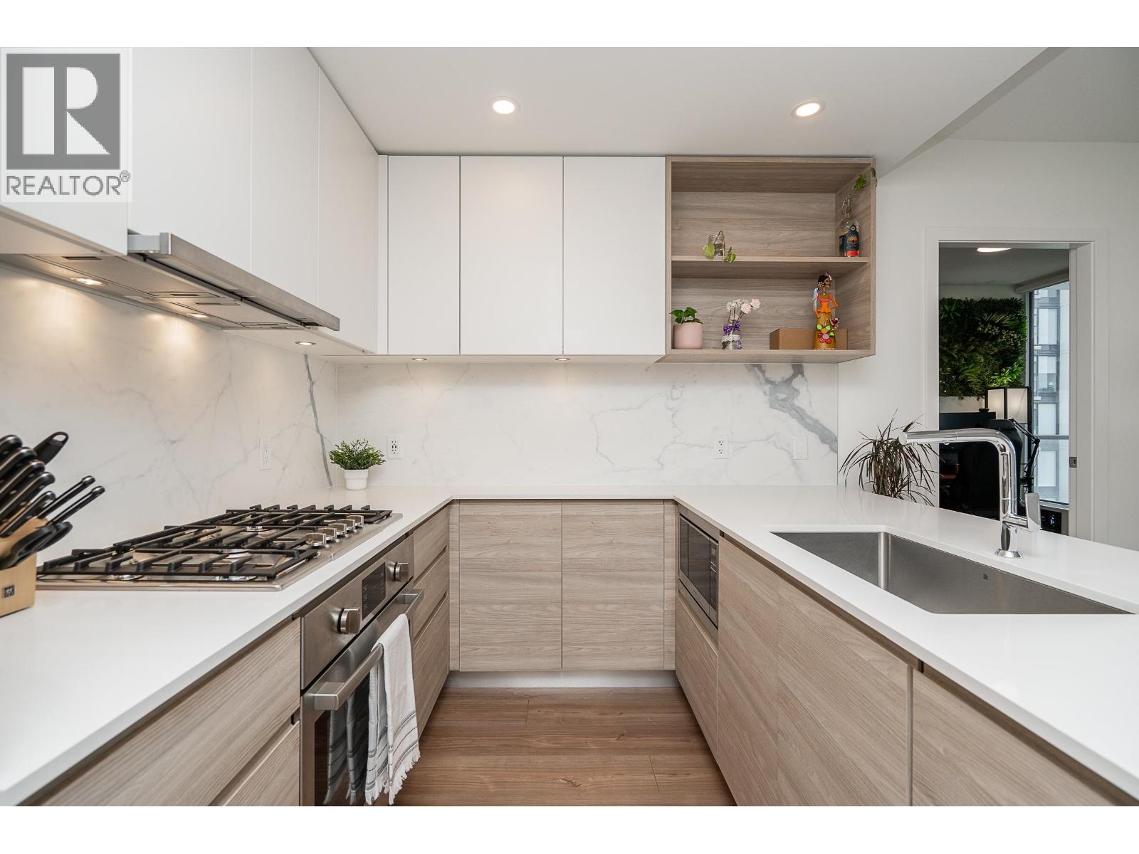1806 595 Austin Avenue, Coquitlam, British Columbia  V3K 0G7 - Photo 3 - R3121212