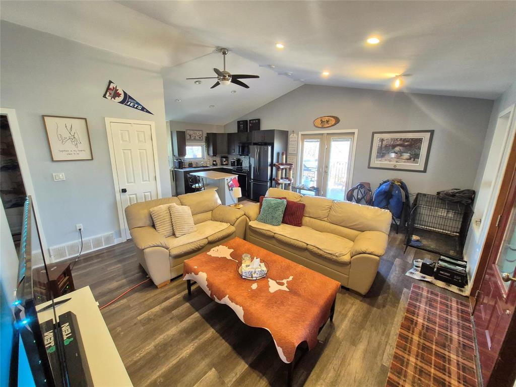 53 Railway Avenue, Clanwilliam, Manitoba  R0J 0K0 - Photo 3 - 202602156