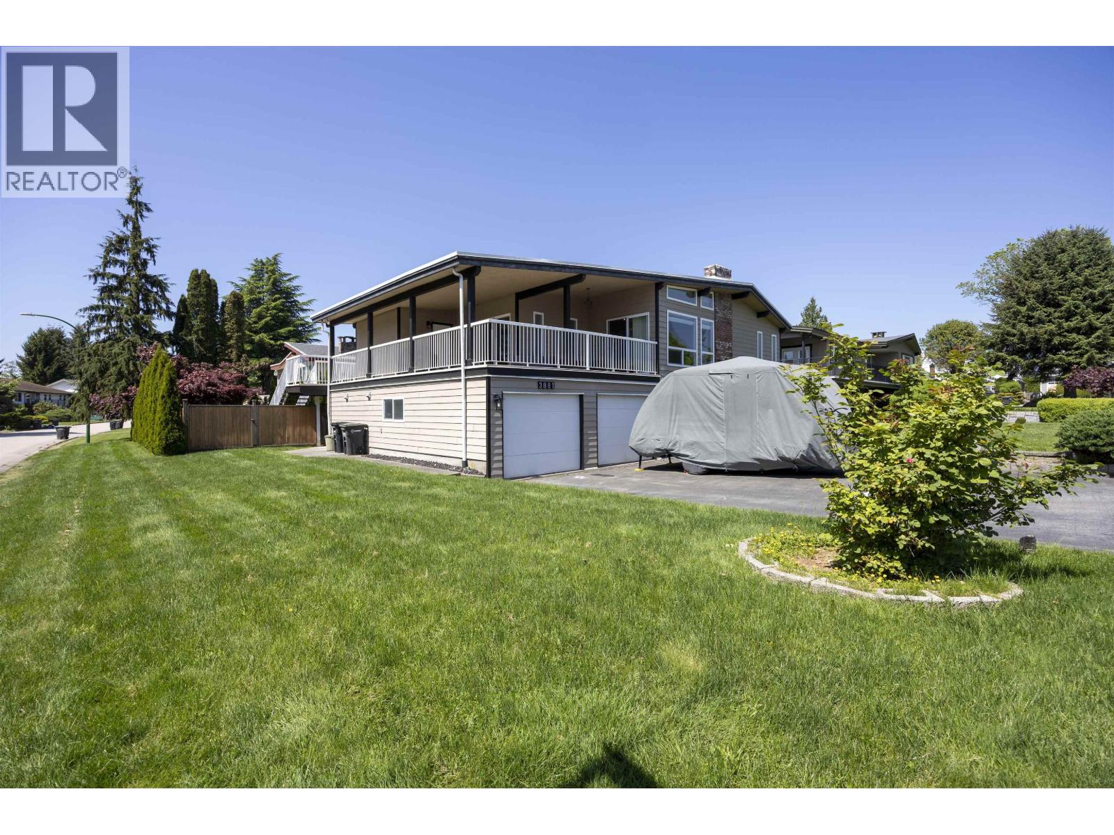3881 Epping Court, Burnaby, British Columbia  V5A 3H6 - Photo 3 - R3121208
