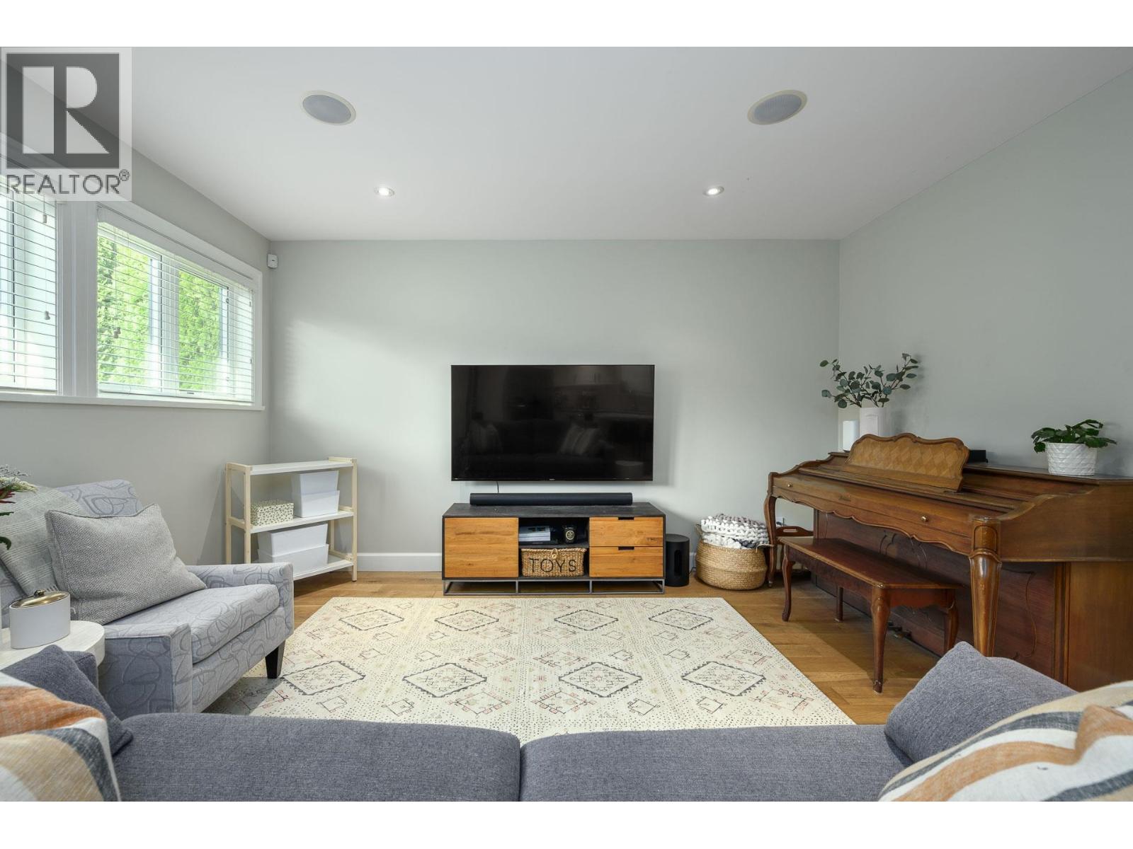 4241 Balkan Street, Vancouver, British Columbia  V5V 3Z4 - Photo 9 - R3120531