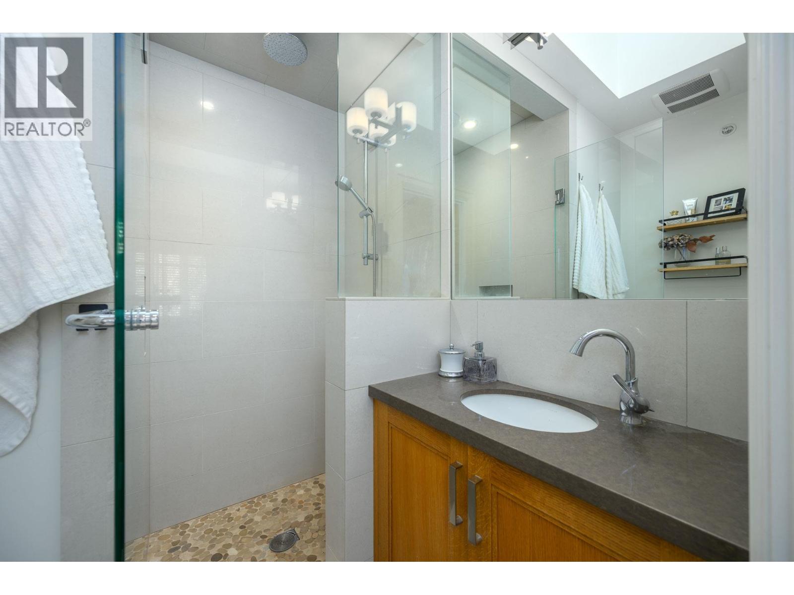 4241 Balkan Street, Vancouver, British Columbia  V5V 3Z4 - Photo 19 - R3120531