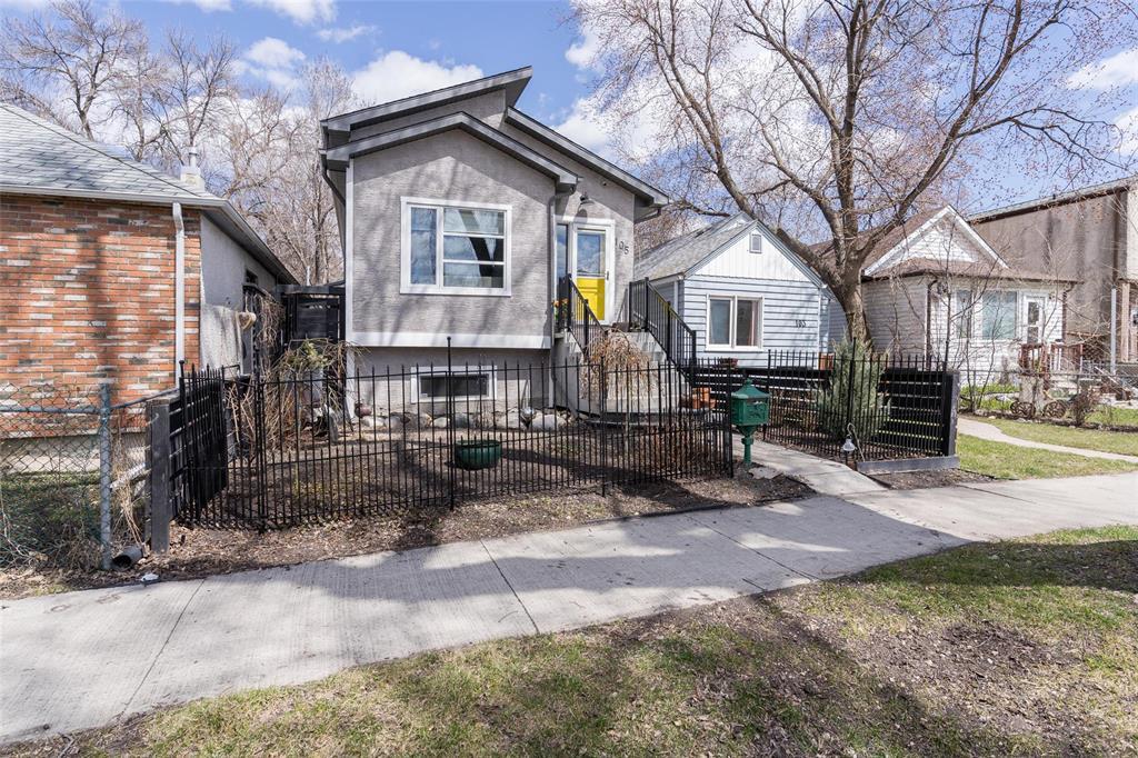 105 Inkster Boulevard, Winnipeg, Manitoba R2W 0J5 - Photo 1 - 202609827