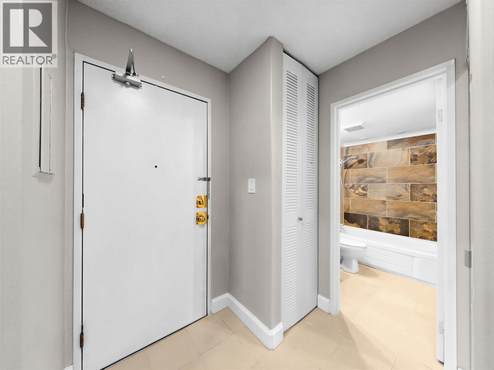 5 9584 Manchester Drive, Burnaby, British Columbia  V3N 4R1 - Photo 5 - R3120851