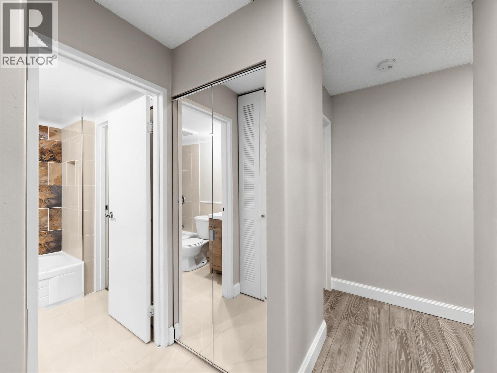 5 9584 Manchester Drive, Burnaby, British Columbia  V3N 4R1 - Photo 6 - R3120851