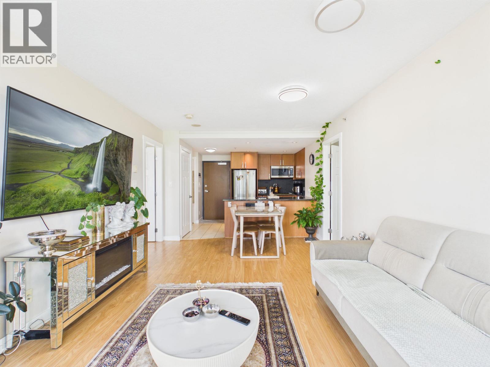 807 2978 Glen Drive, Coquitlam, British Columbia  V3B 0C3 - Photo 8 - R3121219