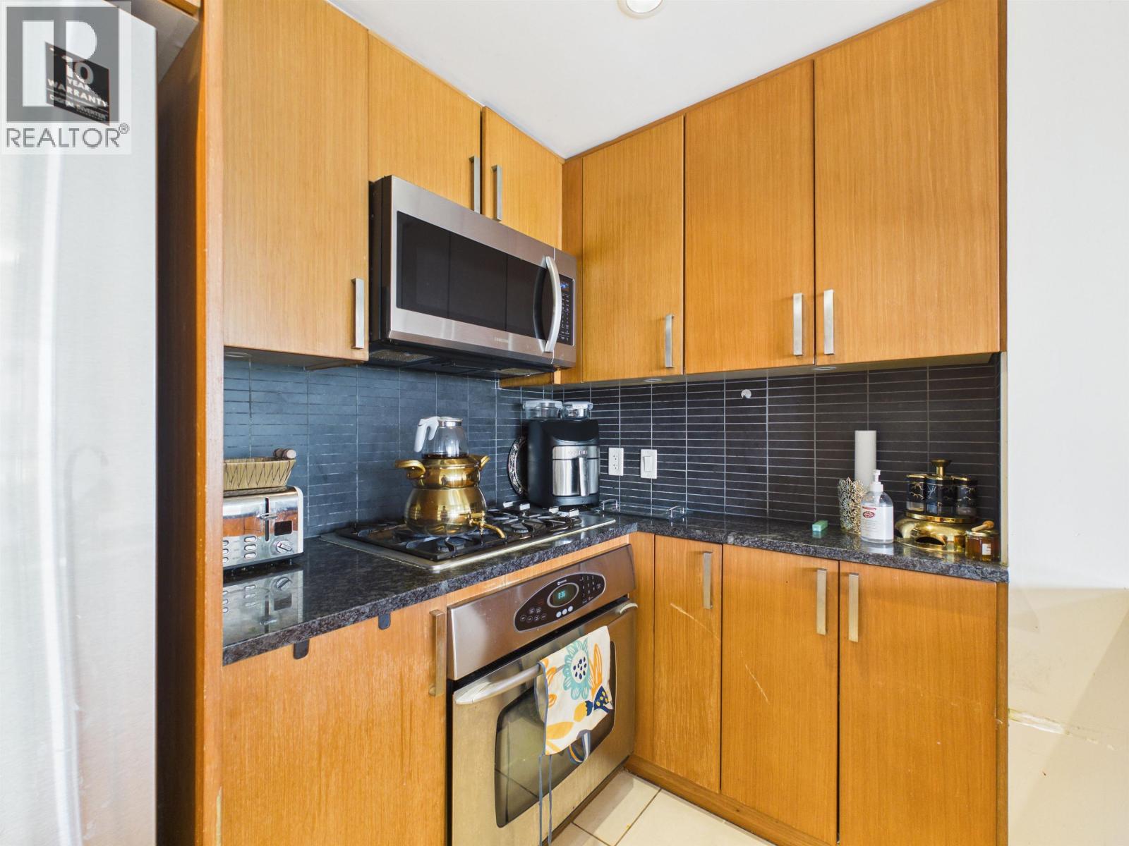 807 2978 Glen Drive, Coquitlam, British Columbia  V3B 0C3 - Photo 11 - R3121219