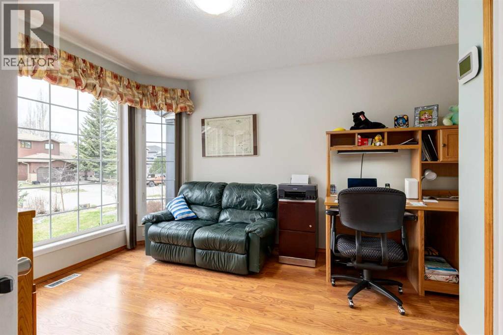 24 Sunmeadows Court SE, Calgary, Alberta  T2X 3H5 - Photo 19 - A2308048