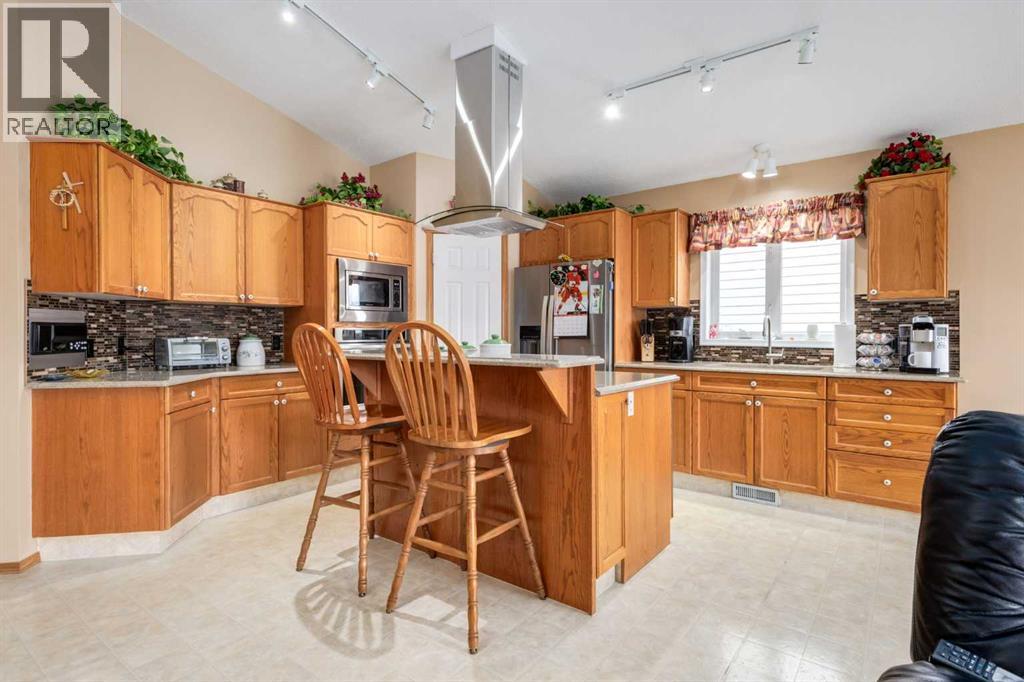 24 Sunmeadows Court SE, Calgary, Alberta  T2X 3H5 - Photo 5 - A2308048