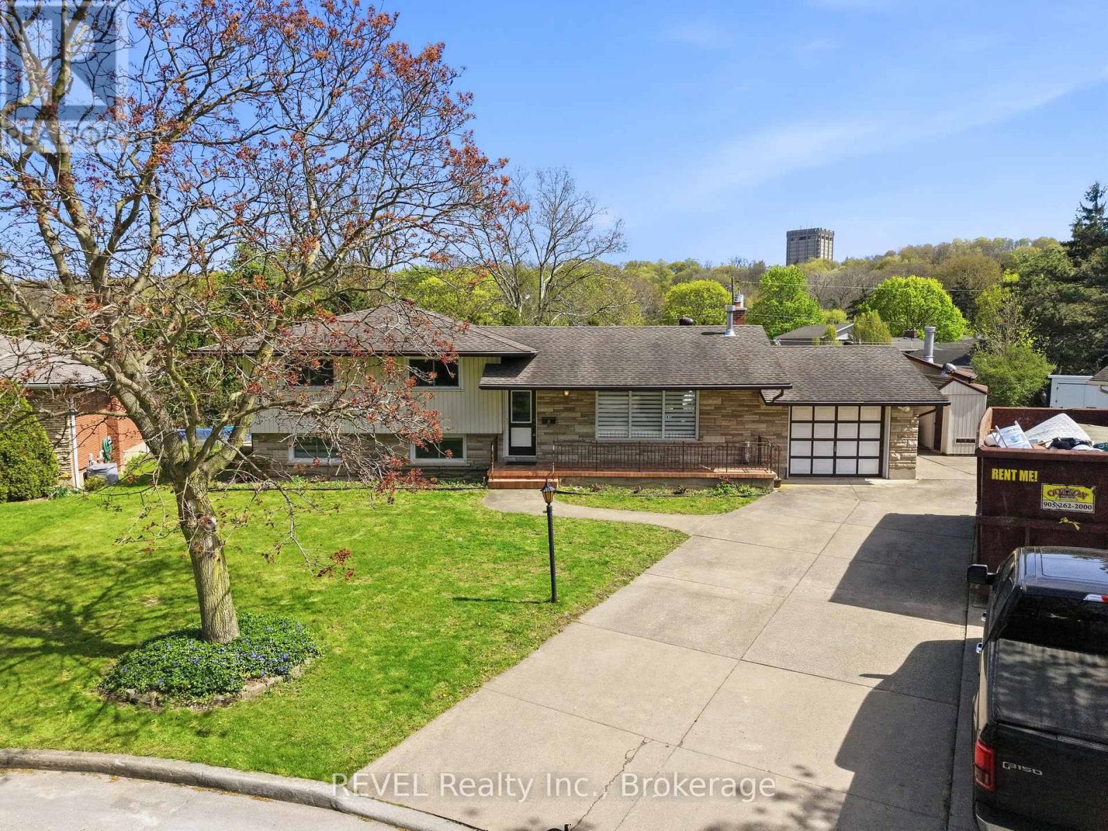 8 Fernwood Terrace, St. Catharines (Glendale/glenridge), Ontario  L2T 3W5 - Photo 1 - X13100170