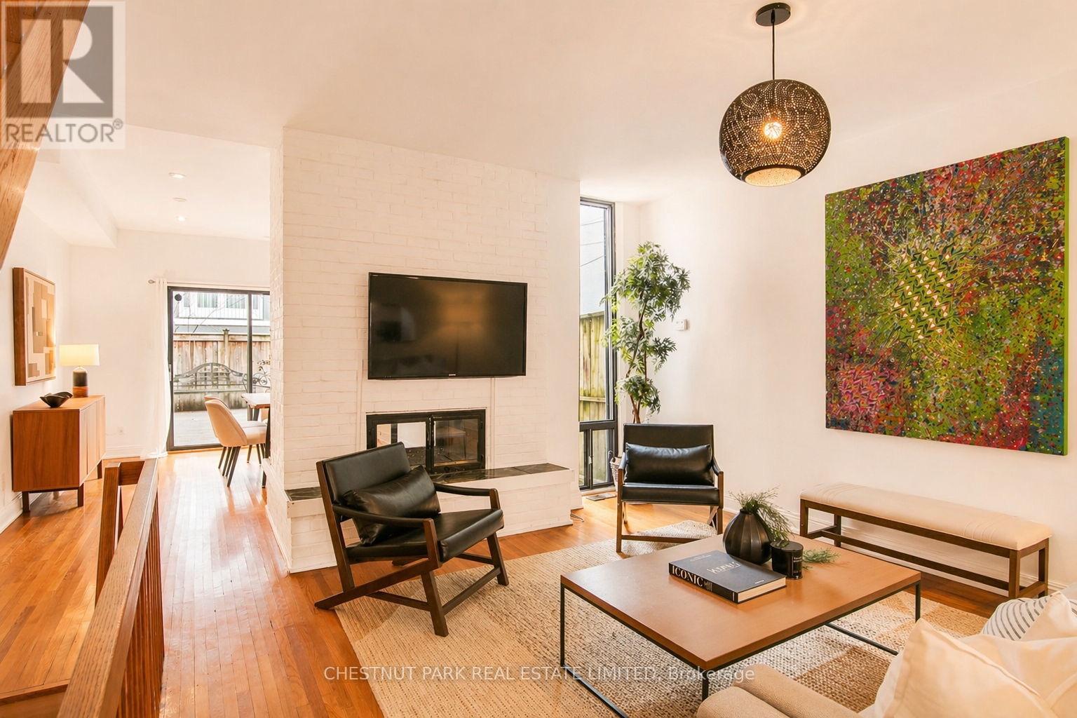 25 Bishop Street, Toronto, Ontario  M5R 1N3 - Photo 1 - C13100168
